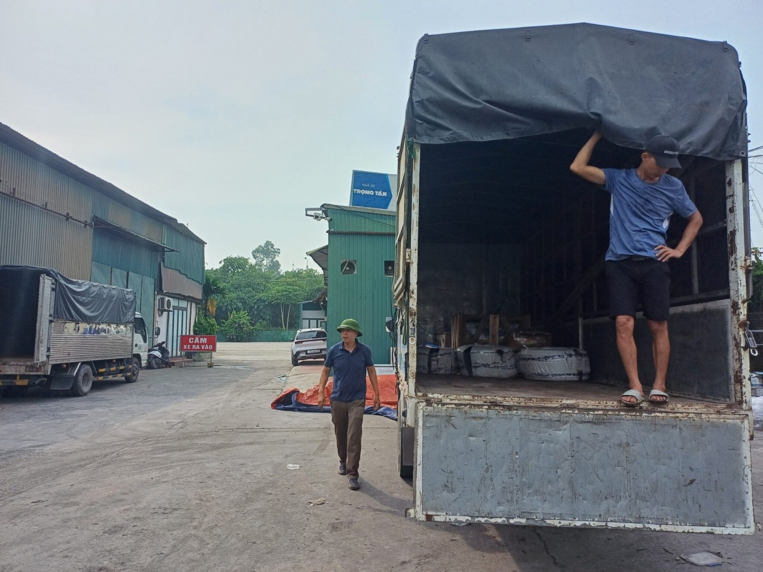 Gửi hàng vận chuyển Thủ Dầu Một Bình Dương giao phát ship đi Tuy Hòa Phú Yên Chành nhà xe (1)